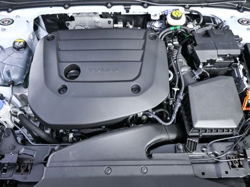 Certified 2024 Volvo XC40 B5 Plus w/ Protection Package Premier image 36