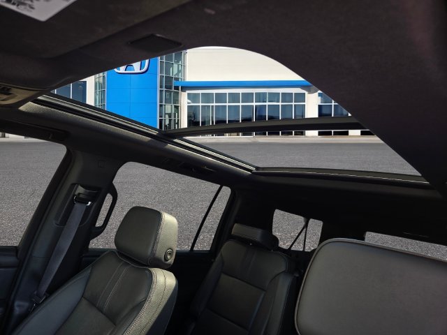 Used 2023 Chevrolet Suburban RST w/ Luxury Package AWD/4WD image 18