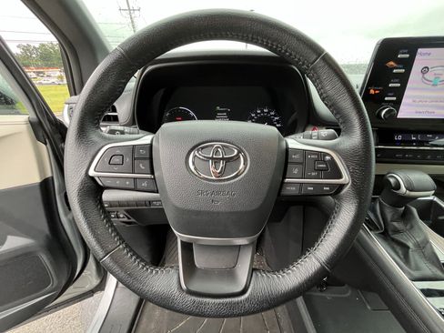 Used 2021 Toyota Sienna XLE FWD image 19