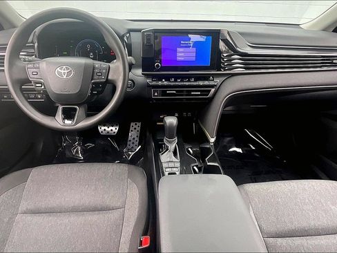 Used 2025 Toyota Camry LE w/ Convenience Package image 19