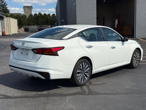 Used 2025 Nissan Altima 2.5 SV FWD image 4