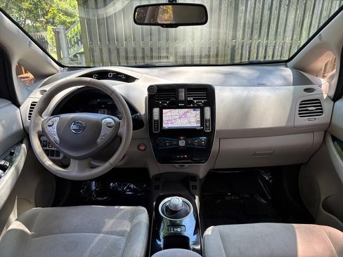 Used 2015 Nissan Leaf SV FWD image 19