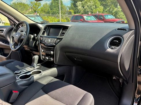 Used 2019 Nissan Pathfinder SV image 29