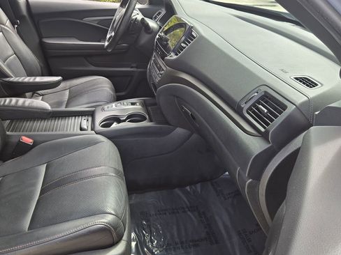 Certified 2023 Honda Passport TrailSport image 17