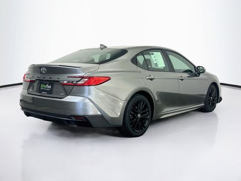 Used 2025 Toyota Camry SE FWD image 9