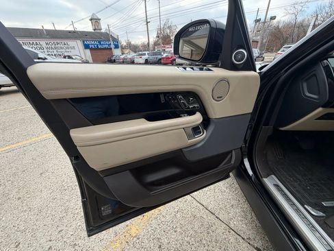 Used 2019 Land Rover Range Rover HSE image 19