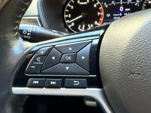 Used 2023 Nissan Altima 2.5 SV w/ SV Premium Package FWD image 19