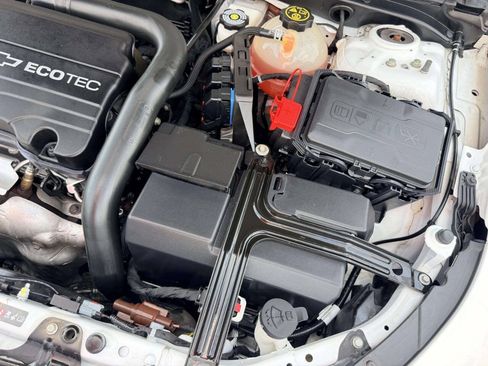 Used 2016 Chevrolet Malibu LT FWD image 12