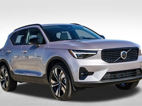 Used 2026 Volvo XC40 B5 Plus w/ Climate Package AWD/4WD image 3