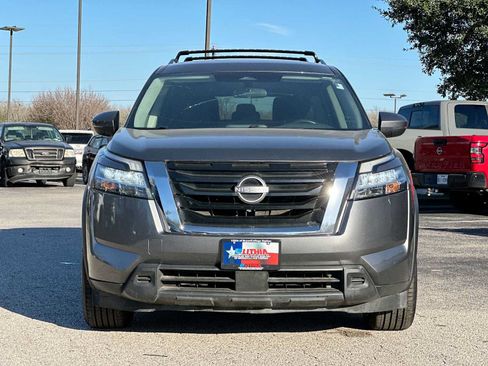 Used 2022 Nissan Pathfinder SV FWD image 10