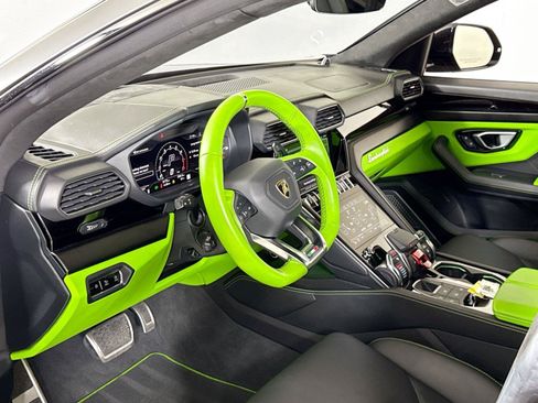 Used 2022 Lamborghini Urus AWD/4WD image 15