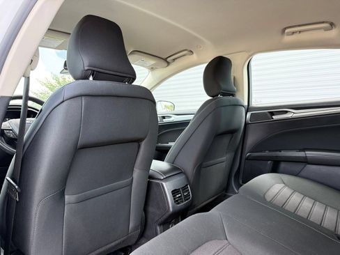 Used 2019 Ford Fusion SE FWD image 16