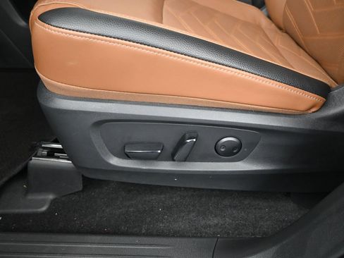 Certified 2025 Nissan Pathfinder Platinum w/ Cargo Package FWD image 10