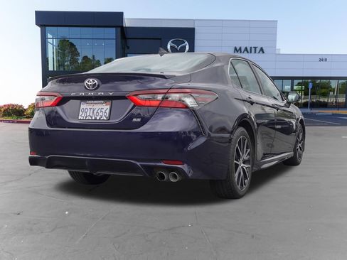 Used 2022 Toyota Camry SE FWD image 3