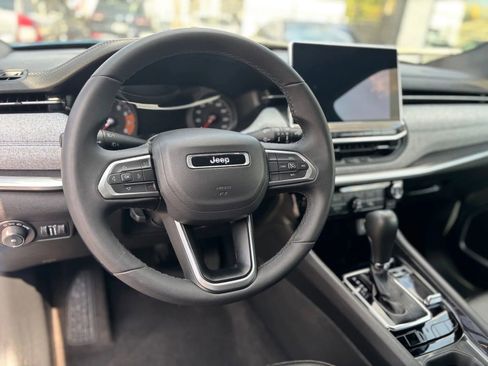Used 2024 Jeep Compass Latitude image 19