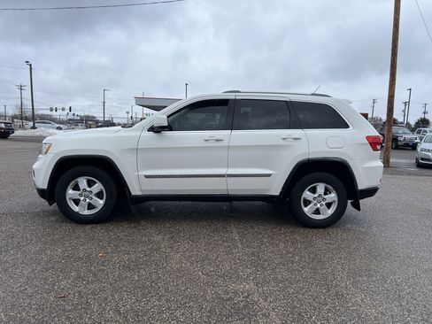 Used 2011 Jeep Grand Cherokee Laredo w/ Trailer Tow Group image 4