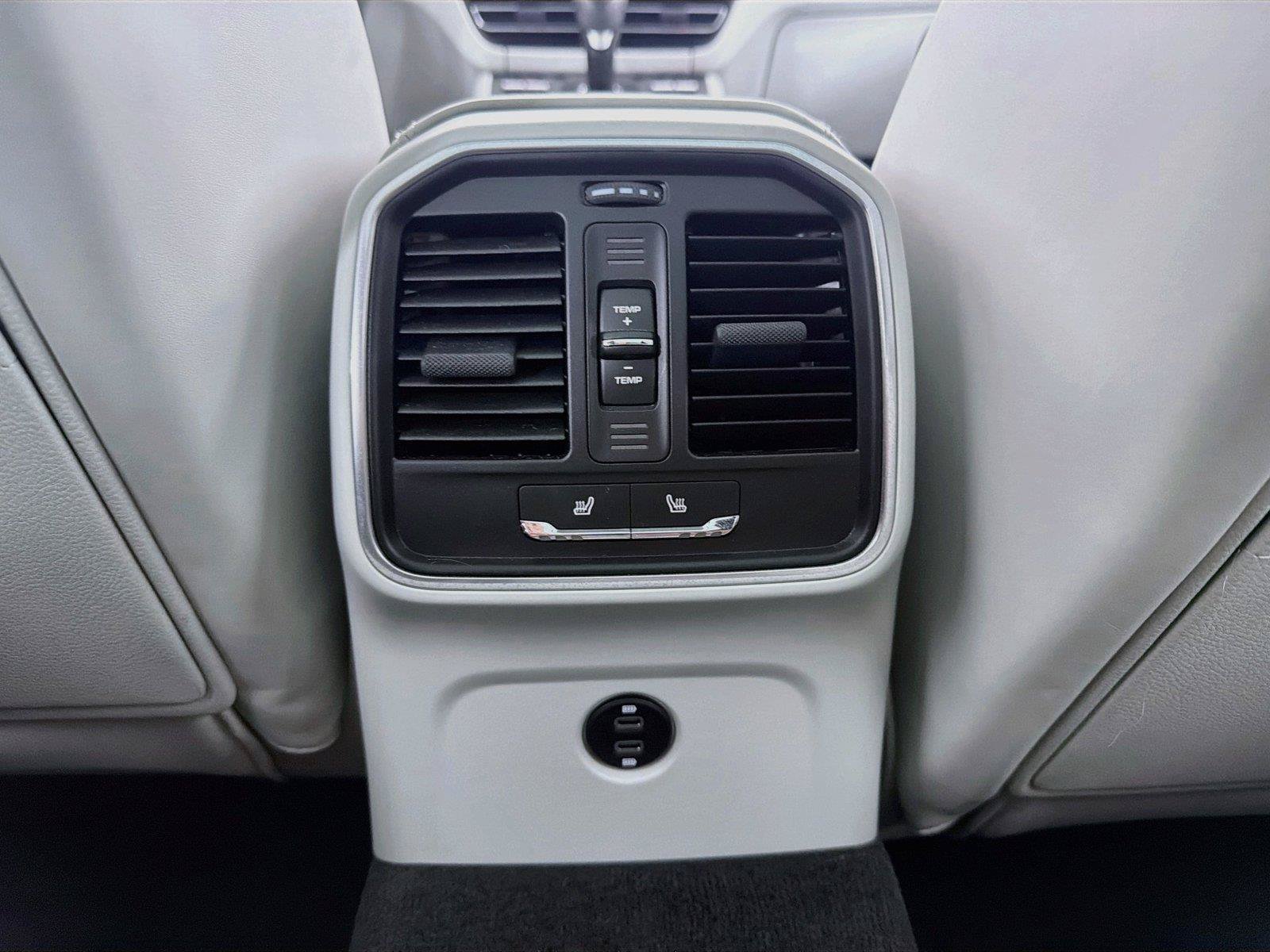 Certified 2023 Porsche Macan S AWD/4WD image 29