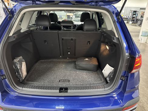 Certified 2022 Volkswagen Taos SE image 32