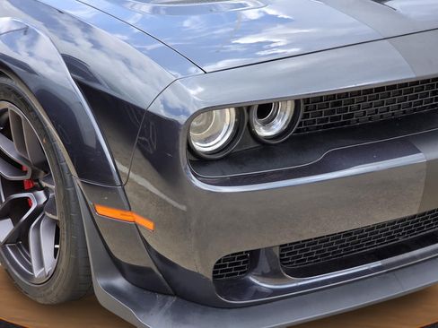Used 2018 Dodge Challenger SRT Hellcat RWD image 5