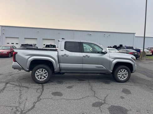Used 2026 Toyota Tacoma SR5 AWD/4WD image 6
