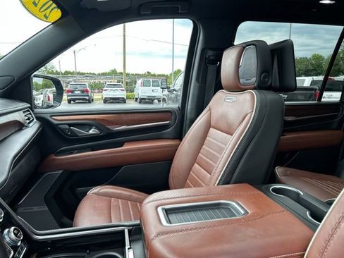 Used 2024 GMC Yukon XL Denali Ultimate w/ LPO, Floor Liner Package AWD/4WD image 40
