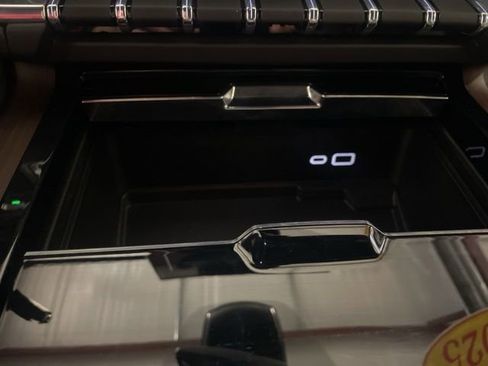 Used 2025 GMC Yukon Denali image 28