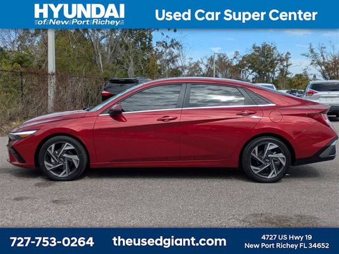 Used 2024 Hyundai Elantra Limited image 2