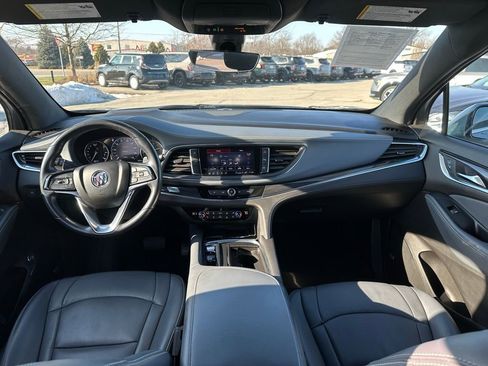 Used 2024 Buick Enclave Premium image 17