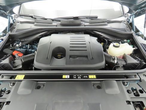 Used 2025 Land Rover Range Rover Sport SE image 29