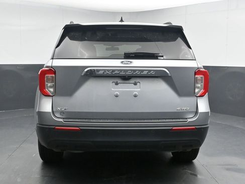 Used 2022 Ford Explorer XLT image 7