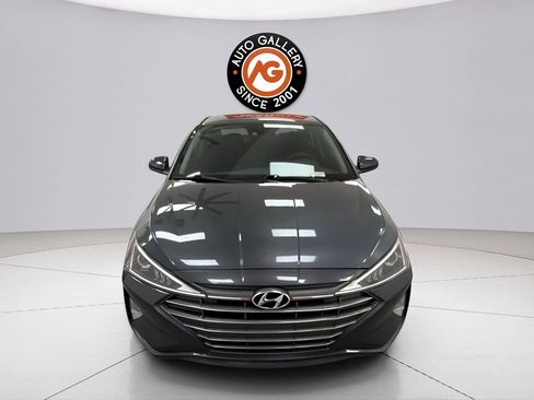 Used 2020 Hyundai Elantra SE w/ Cargo Package (C1) FWD image 2