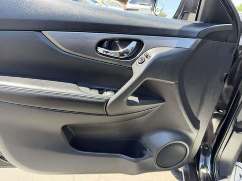 Used 2016 Nissan Rogue SV AWD/4WD image 16