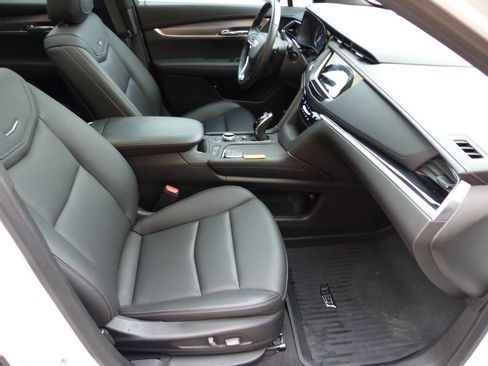 Used 2024 Cadillac XT6 Luxury w/ LPO, Floor Liner Package FWD image 54