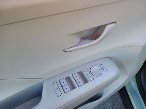 Used 2024 Hyundai Kona SEL image 14