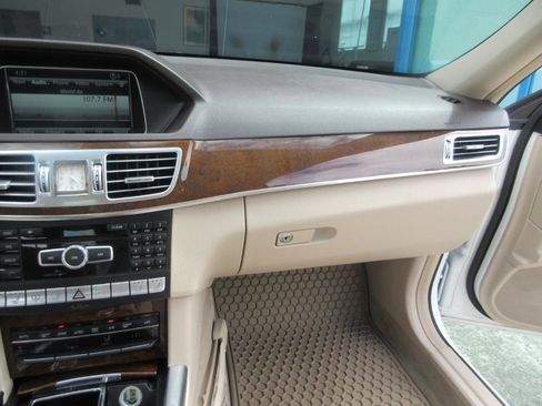 Used 2014 Mercedes-Benz E 550 4MATIC Sedan image 48