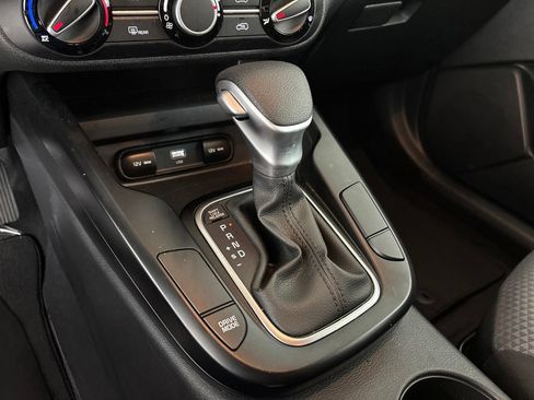 Used 2025 Kia Soul LX w/ LX Technology Package FWD image 19