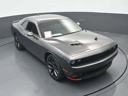Used 2022 Dodge Challenger SXT w/ Driver Convenience Group RWD image 44
