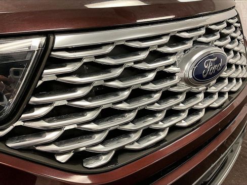 Certified 2020 Ford Explorer Platinum w/ Premium Technology Package image 30