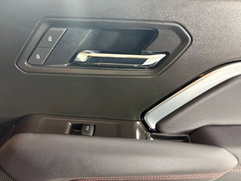 Used 2025 Chevrolet Colorado Z71 image 12