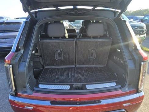Certified 2026 Cadillac Vistiq Platinum w/ LPO, Floor Liner Package AWD/4WD image 6