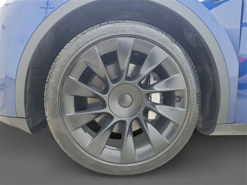 Used 2020 Tesla Model Y Long Range image 15