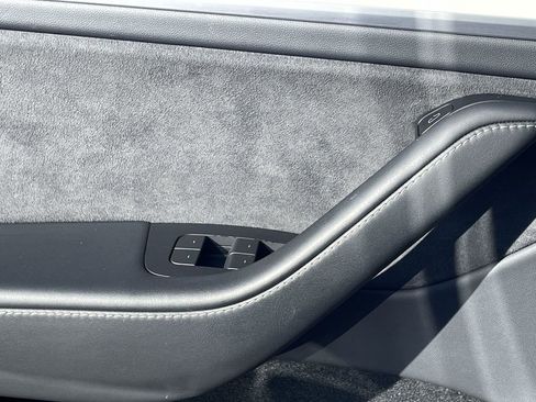 Used 2023 Tesla Model Y Long Range image 24