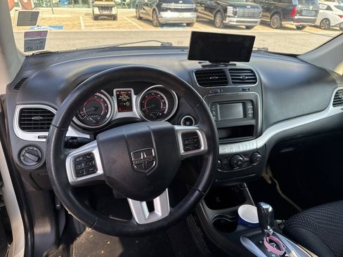 Used 2018 Dodge Journey SE w/ Popular Equipment Group image 4