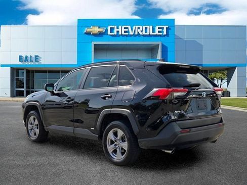 Used 2022 Toyota RAV4 LE AWD/4WD image 5