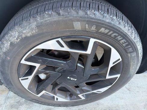 Used 2024 Kia Sportage SX AWD/4WD image 2
