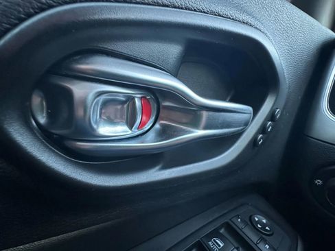 Used 2020 Jeep Cherokee Limited FWD image 18
