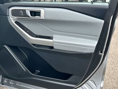 Certified 2022 Ford Explorer XLT w/ Equipment Group 202A image 10