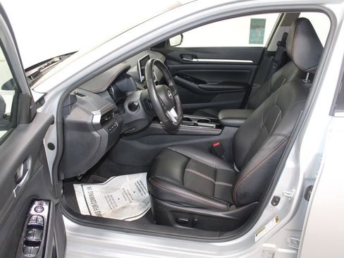 Used 2024 Nissan Altima 2.5 SR image 18
