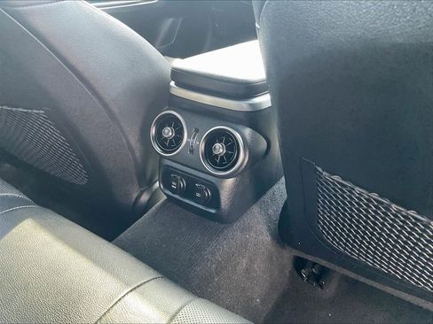 Used 2018 Kia Stinger GT1 AWD/4WD image 10
