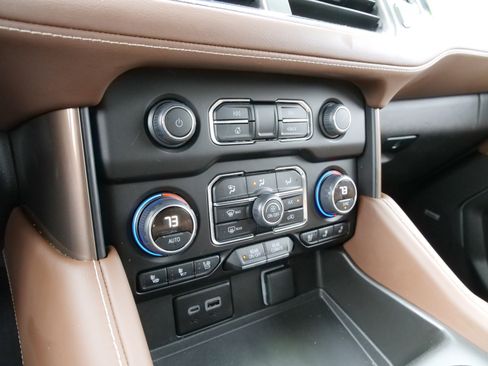 Used 2024 Chevrolet Suburban High Country image 28